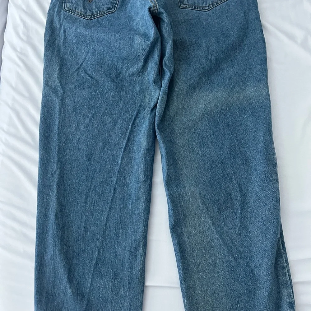 Levi's Light Blue Denim Jeans with Tan Leather Patch - Picture 3 of 6